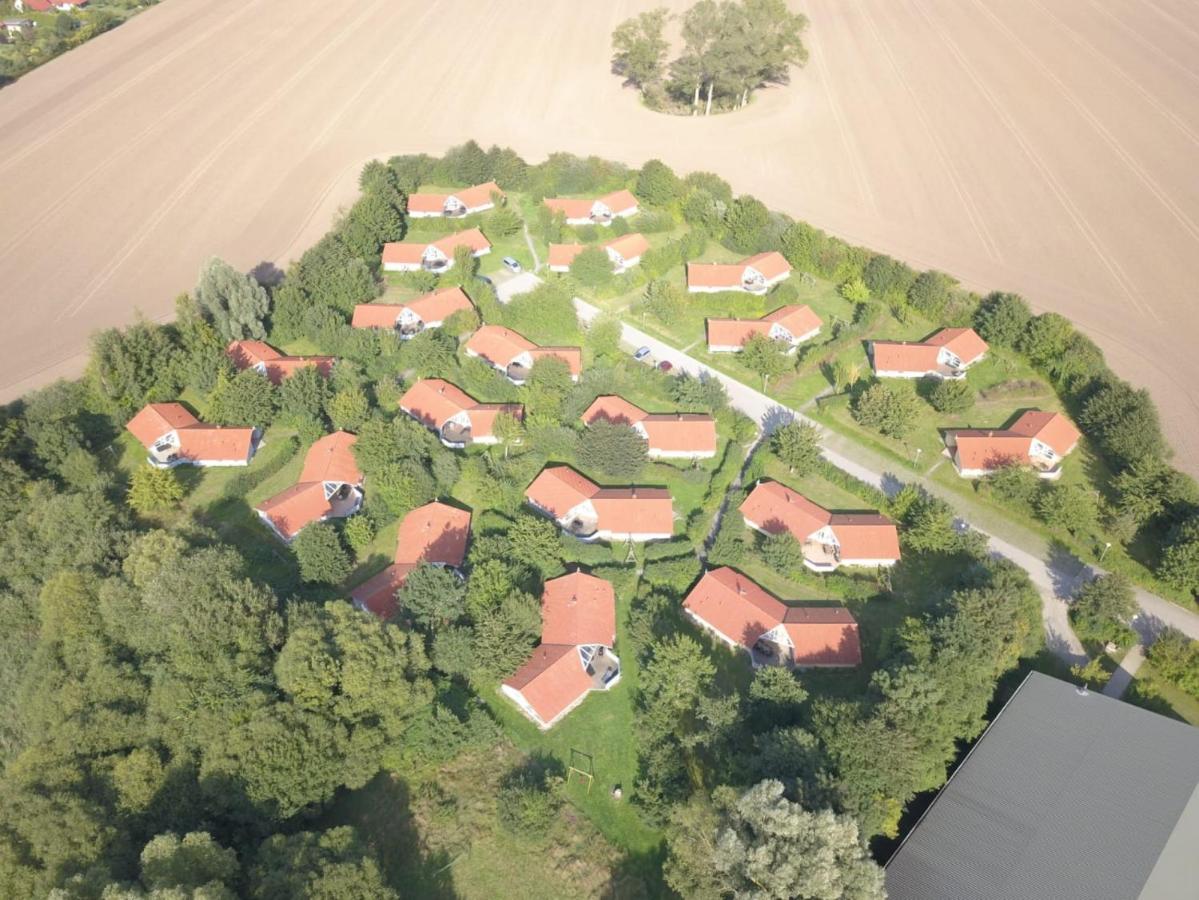 Kranich Ferienhaeuser Mit Innenpool Hohendorf  Exterior photo